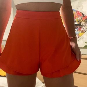 SUPER CUTE ZARA SUMMER FLOWY SHORTS IN RED!